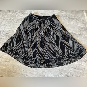 White House Black Market Geometric A Line Skirt Black White Chiffon Size 8